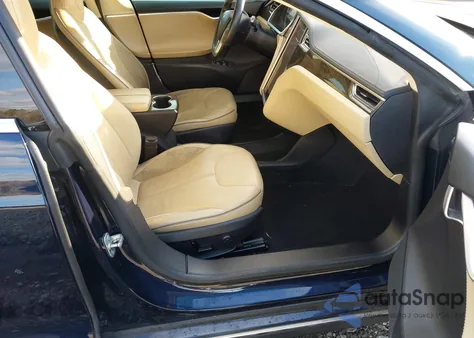 2013 Tesla Model S Performance z USA, uszkodzony, nr VIN 5YJSA1DP5DFP07668